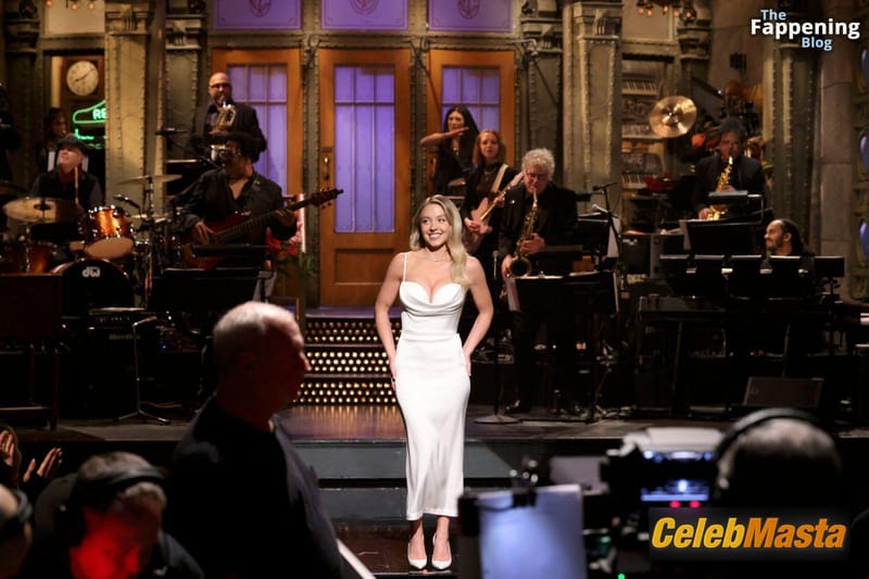 Sydney Sweeney Sexy Flaunts Her Hot Cleavage At SNL Event In New York City Photo Gallery photo 2