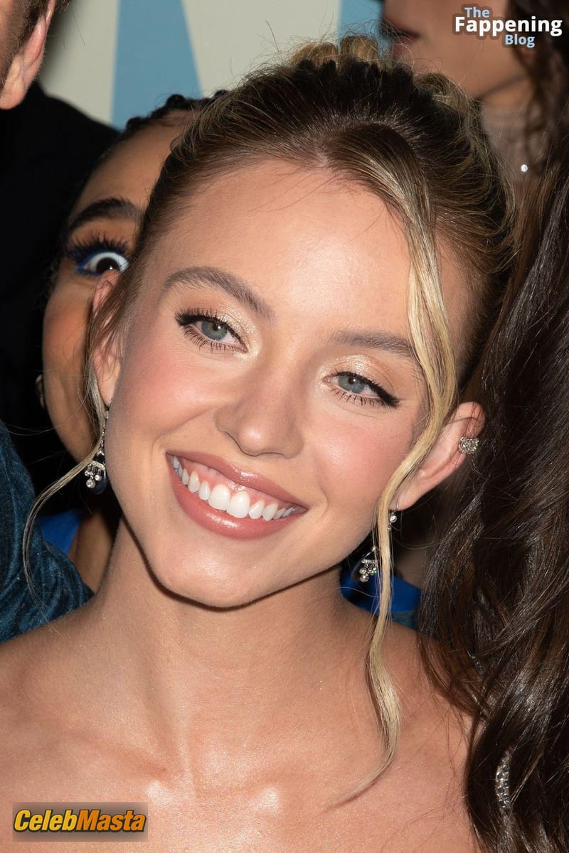Sydney Sweeney Flaunts Her Sexy Assets At The Anyone But You Premiere Photo Gallery photo 4