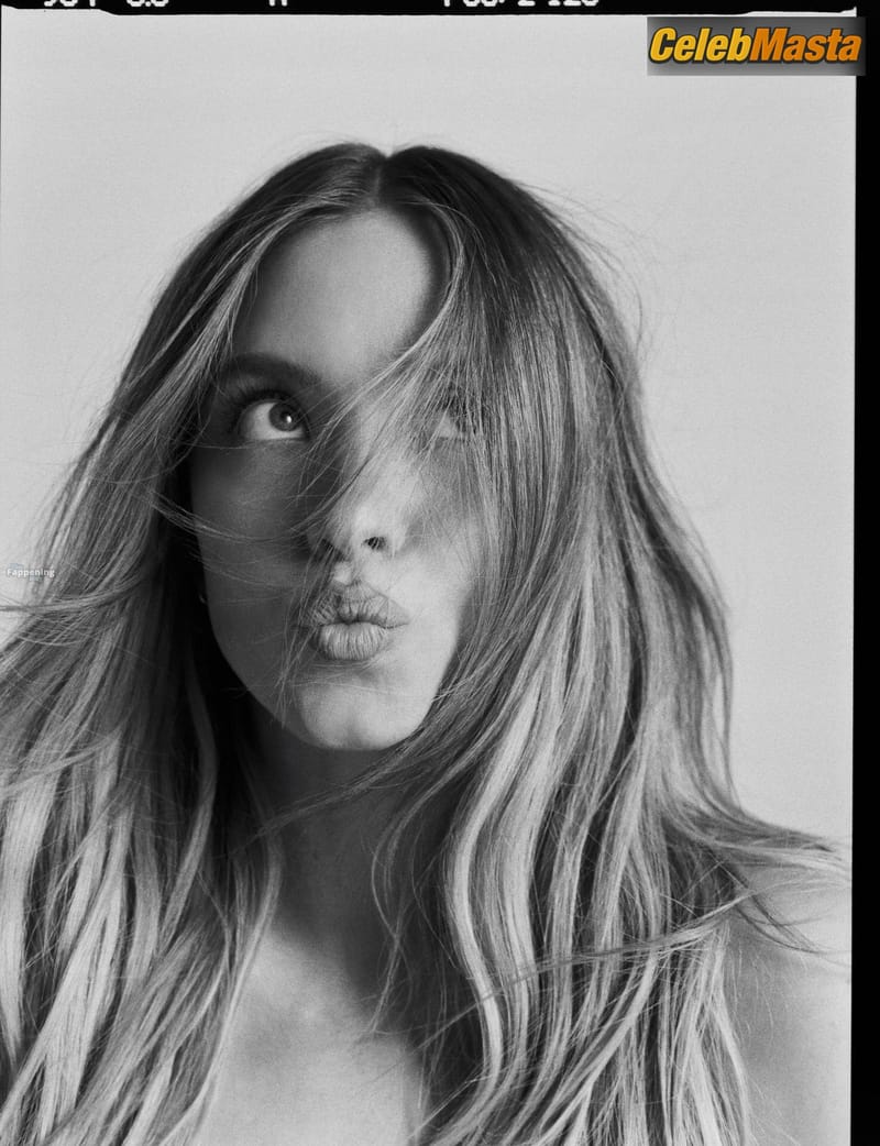 Sydney Sweeney Sexy And Topless Photoshoot For American Eagle Campaign photo 3