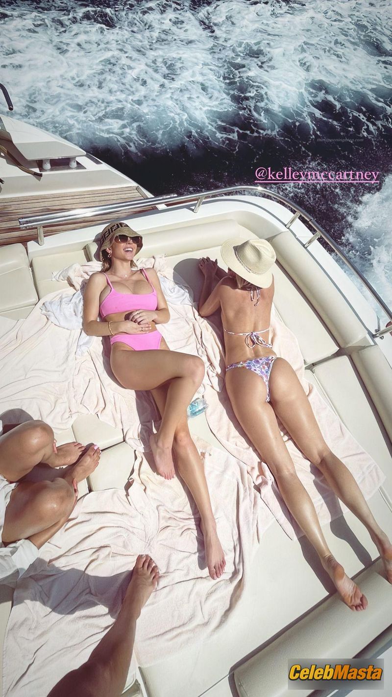 Sydney Sweeney Sexy Photos Showing Stunning Body in Bikini photo 4