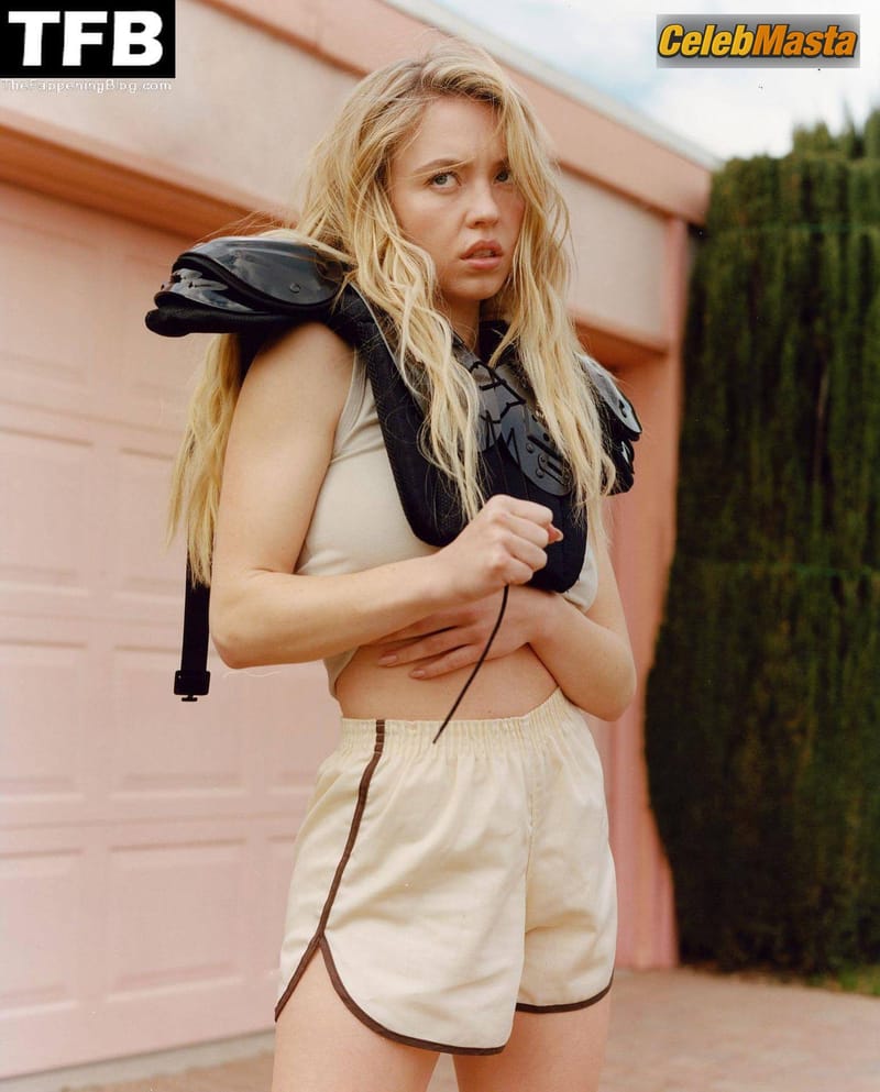 Sydney Sweeney Sexy Poses Showing Off Her Hot Tits And Ass In A Photoshoot For CR Fashion Book photo 4
