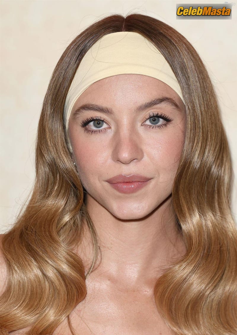 Sydney Sweeney Sexy Flaunts Her Hot Cleavage At The “Americana” Screening In LA Photo Gallery photo 4