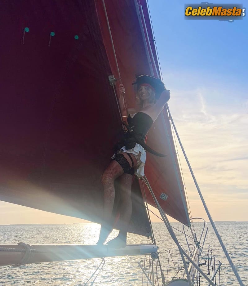 Sydney Sweeney Sexy Pirate Party On A Legit Ship Photo Gallery photo 4