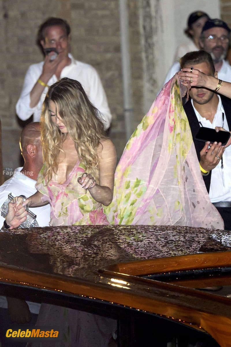Sydney Sweeney Sexy Seen Showing Off Her Hot Cleavage At Jeff Bezos And Lauren Sanchez’s Wedding Party In Venice Photo Gallery photo 2