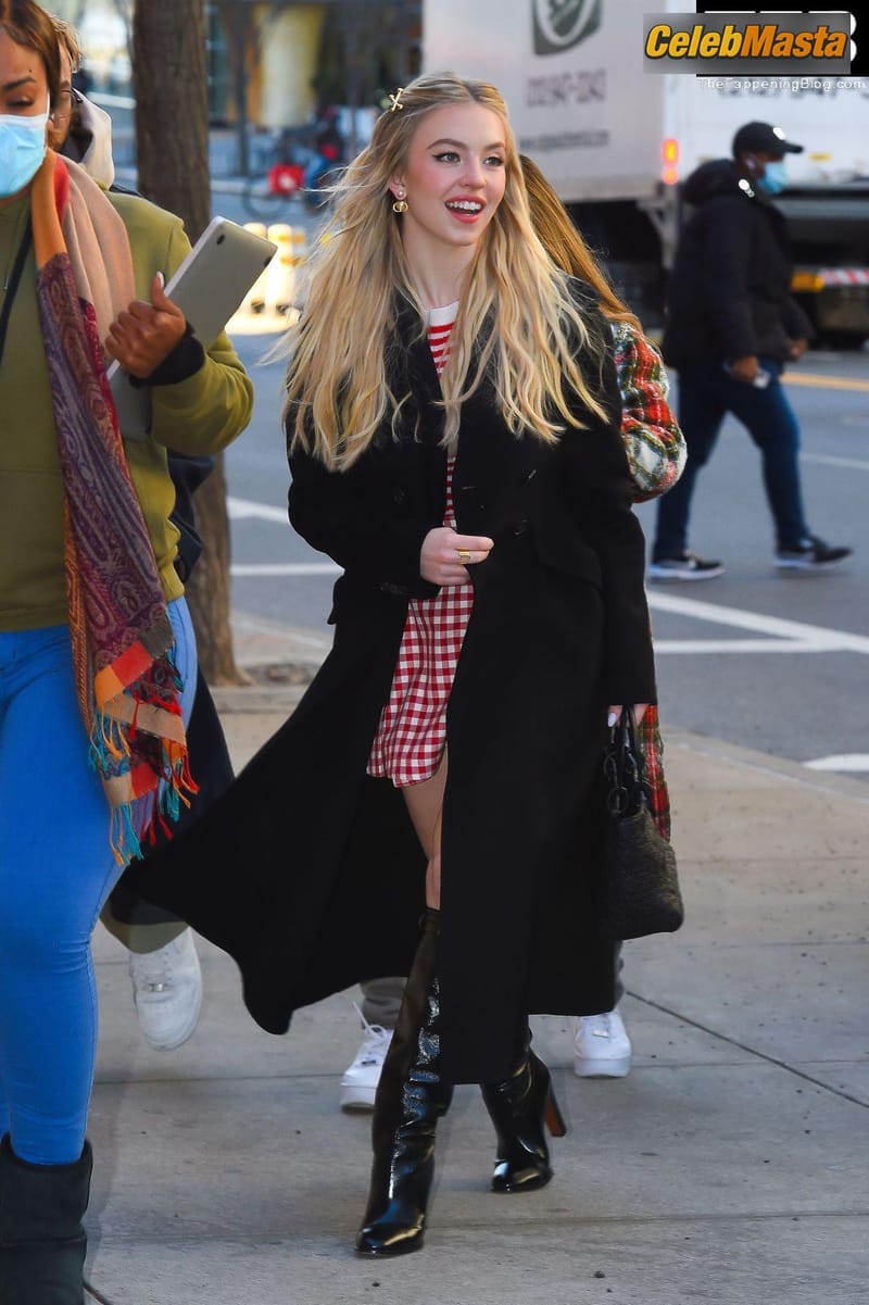 Sydney Sweeney Sexy Seen Showing Off Her Hot Legs in Manhattan Photo Gallery photo 1