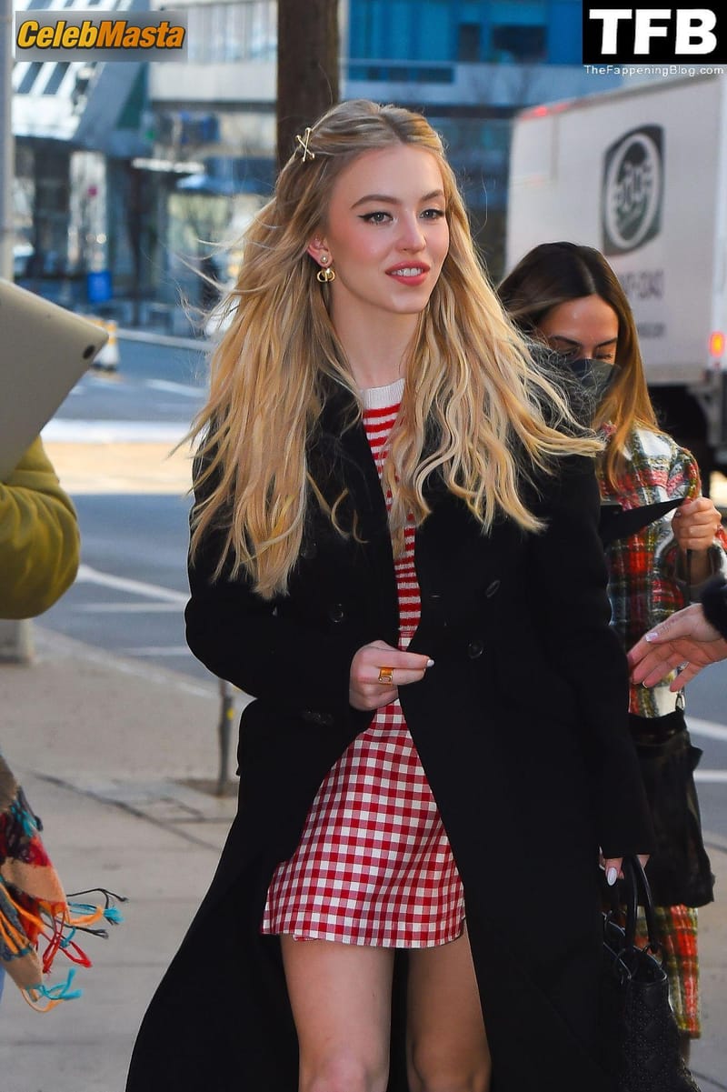 Sydney Sweeney Sexy Seen Showing Off Her Hot Legs in Manhattan Photo Gallery photo 3