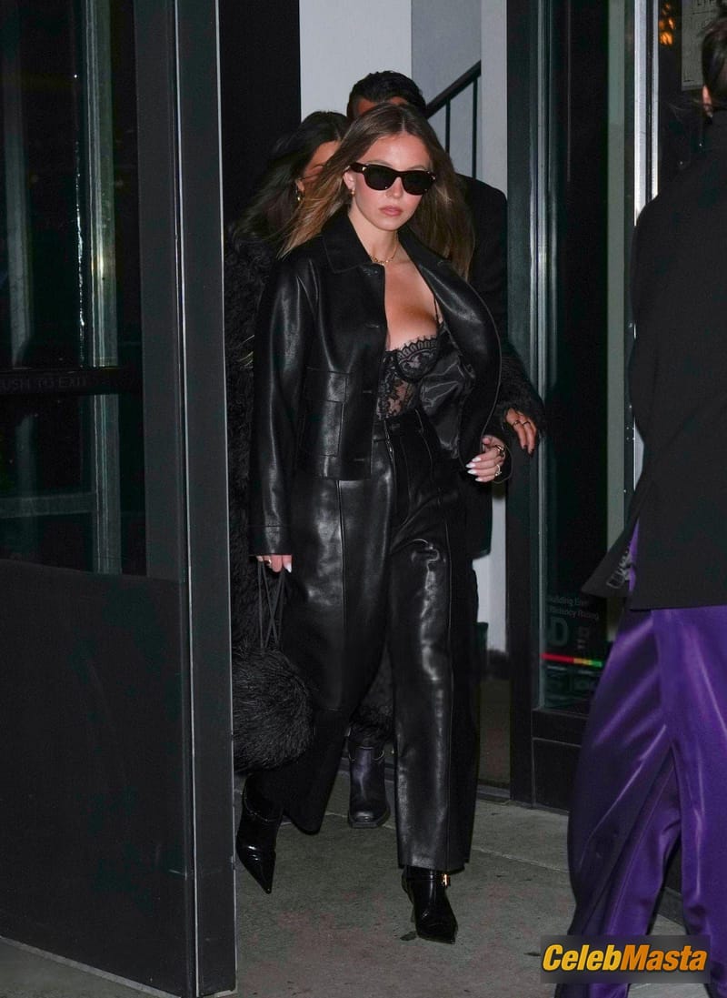 Sydney Sweeney Sexy Seen With Jonathan Davino Showing Off Her Hot Curves And Cleavage For A Date Night In New York City Photo Gallery photo 2
