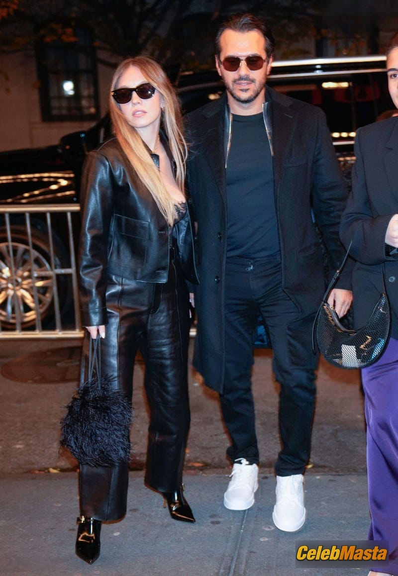 Sydney Sweeney Sexy Seen With Jonathan Davino Showing Off Her Hot Curves And Cleavage For A Date Night In New York City Photo Gallery photo 4