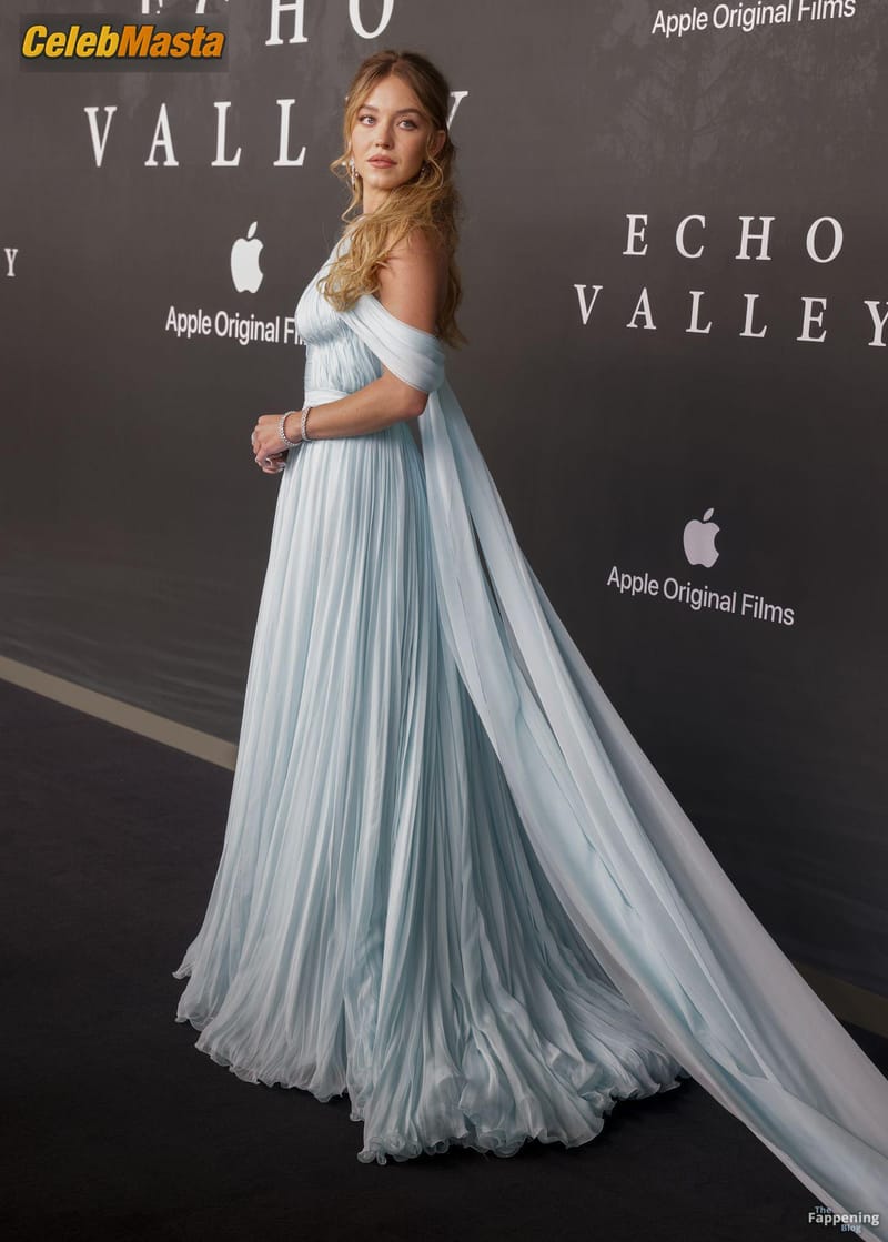 Sydney Sweeney Sexy Shows Off Her Hot Boobs In A Sensational Blue Dress At The “Echo Valley” European Premiere In London Photo Gallery photo 4
