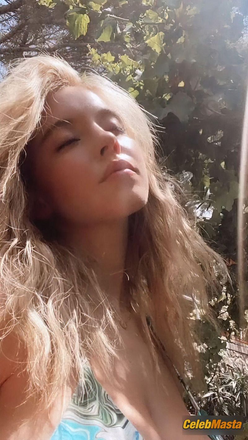 Sydney Sweeney Sexy Shows Off Her Famous Huge Boobs As She Poses in A Bikini Photo Gallery photo 1