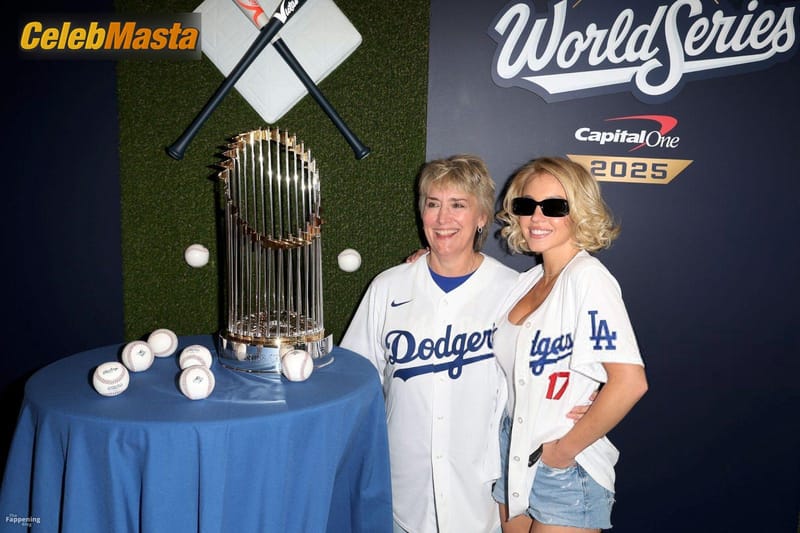 Sydney Sweeney Sexy Shows Off Her Hot Cleavage At Game 4 Of The World Series In LA Photo Gallery photo 3