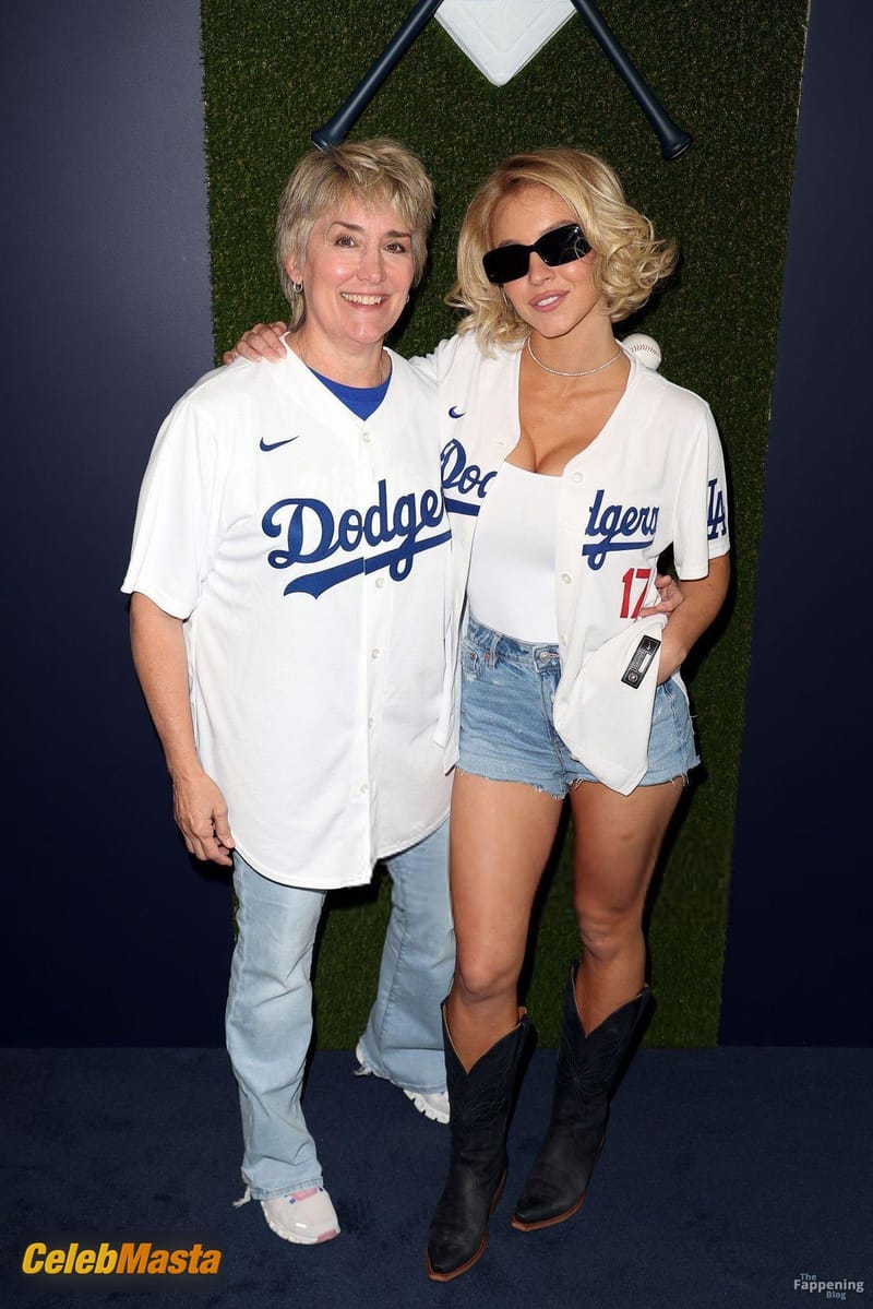 Sydney Sweeney Sexy Shows Off Her Hot Cleavage At Game 4 Of The World Series In LA Photo Gallery photo 4