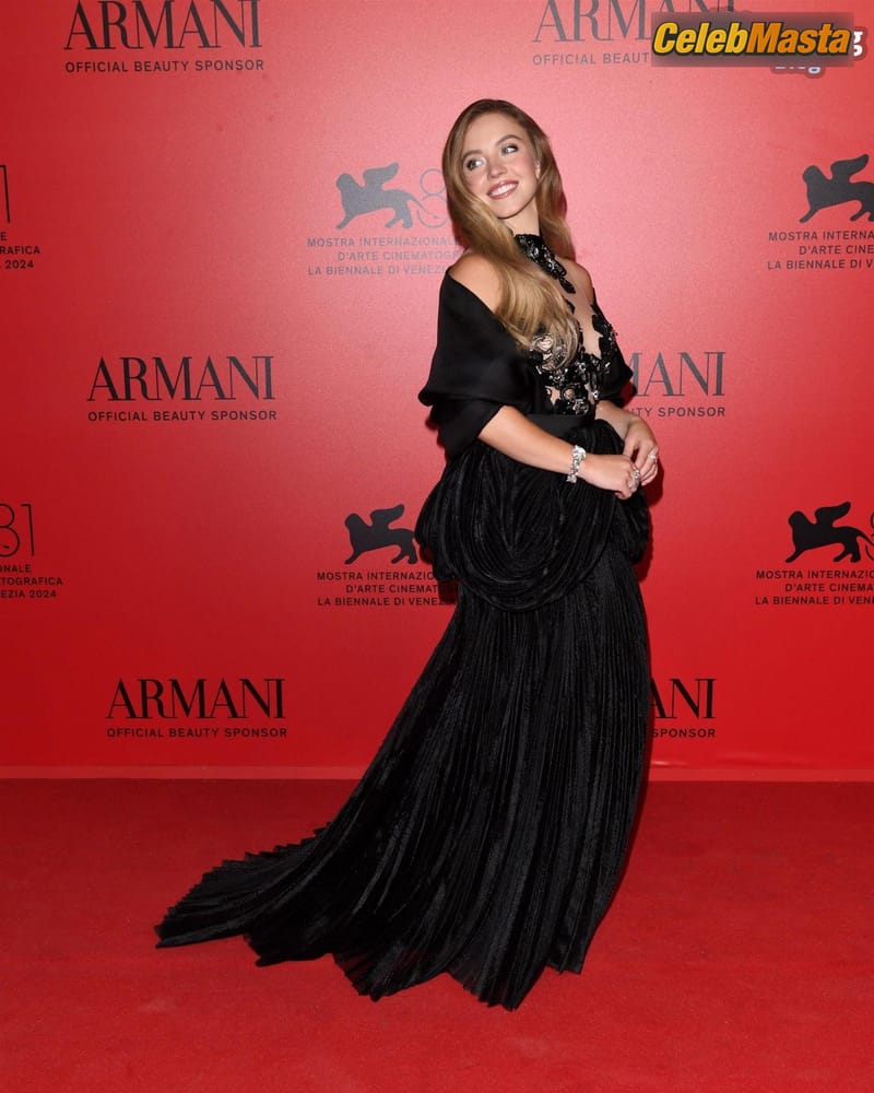 Sydney Sweeney Sexy Stuns At Armani Beauty Dinner In Venice Photo Gallery photo 3