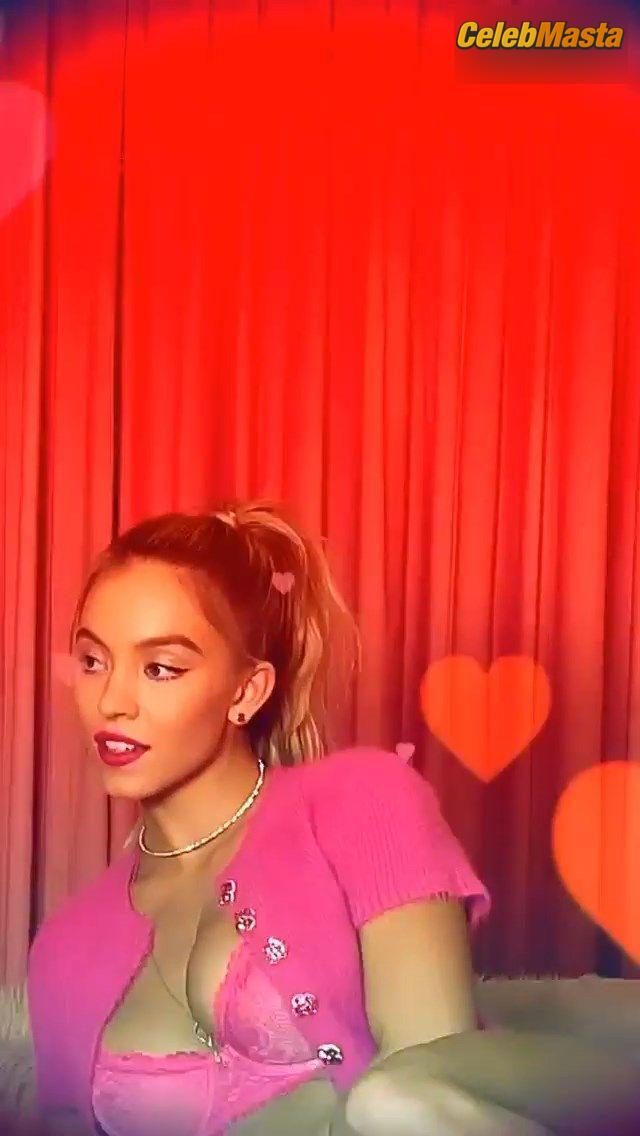 Sydney Sweeney models Rihanna’s SavageXFenty lingerie Photo Gallery photo 3
