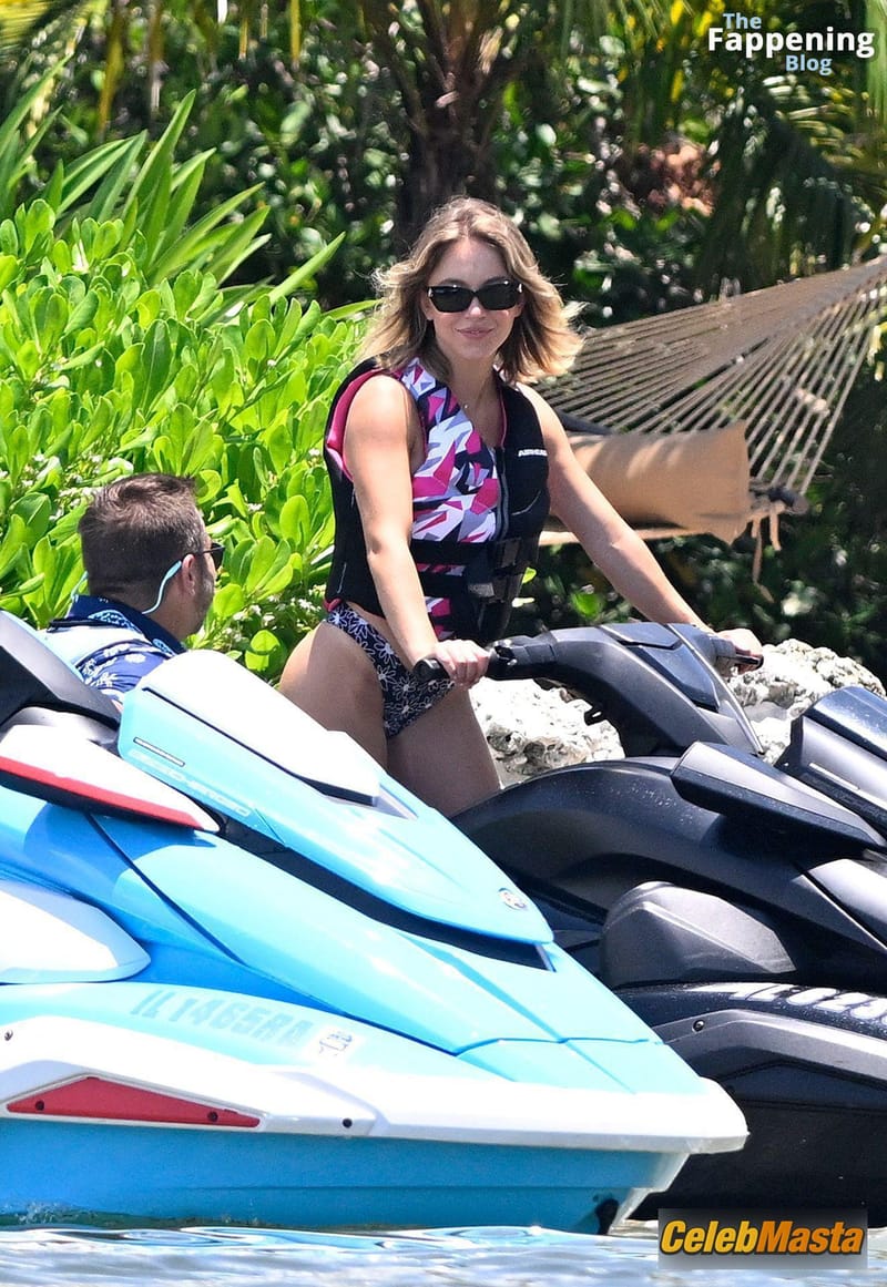 Sydney Sweeney Sexy Spotted Showing Off Her Hot Bikini Body In Florida Photo Gallery photo 4