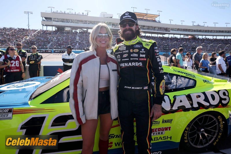 Sydney Sweeney Sexy Stuns At The NASCAR Phoenix Cup Series Championship Race In Arizona Photo Gallery photo 4