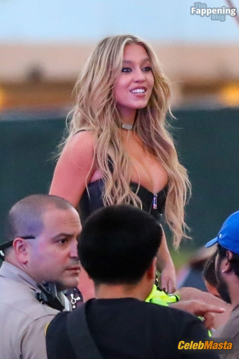 Sydney Sweeney’s Sexy Convertible Cruise In La Photo Gallery photo 3