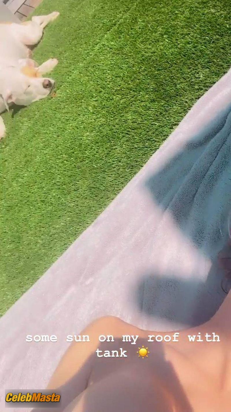 Sydney Sweeney looks hot, showing off her tits while sunbathing topless Photo Gallery photo 4