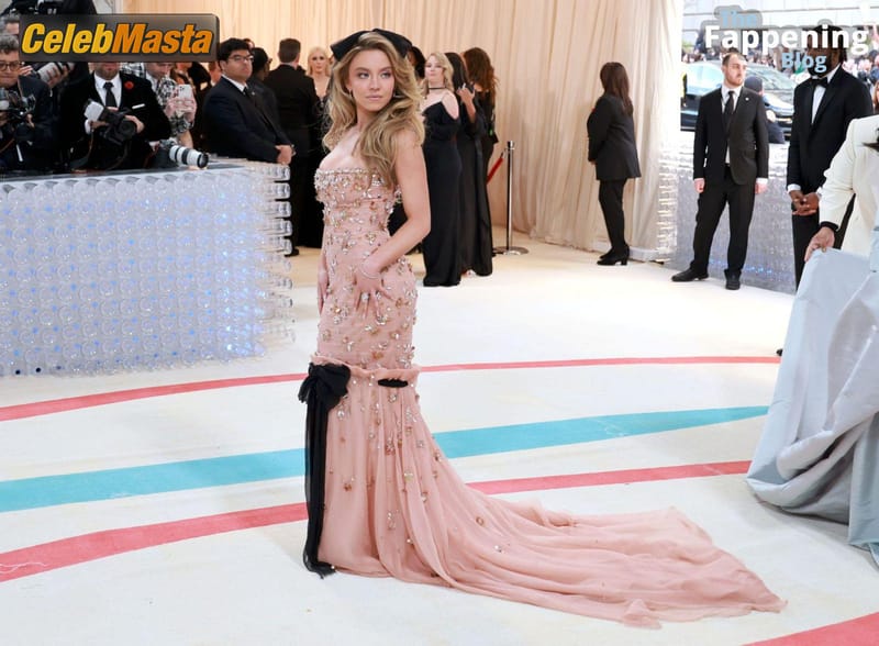 Sydney Sweeney’s Sexy Cleavage Shines At The 2023 Met Gala Photo Gallery photo 4