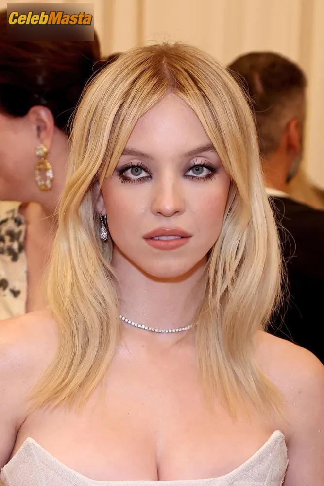 Sydney Sweeney Spectacular Boobs At Met Gala New York 2022 Photo Gallery photo 3