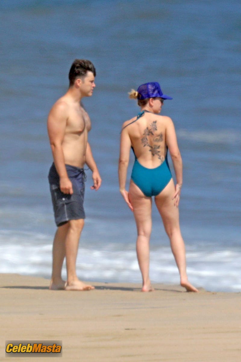 Scarlett Johansson Sexy on a romantic beach stroll with Colin Jost in the Hamptons, New York Photo Gallery photo 3