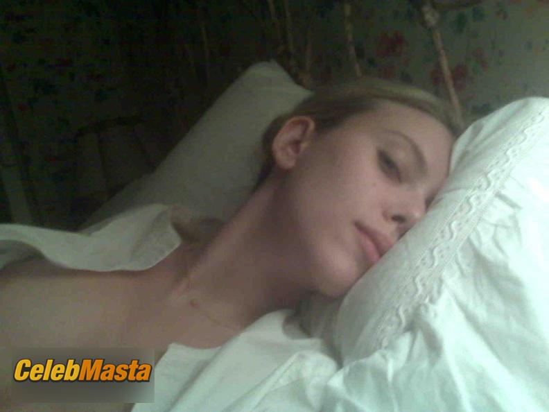 Scarlett Johansson Having Sexy Time in Bed Photo Gallery photo 3
