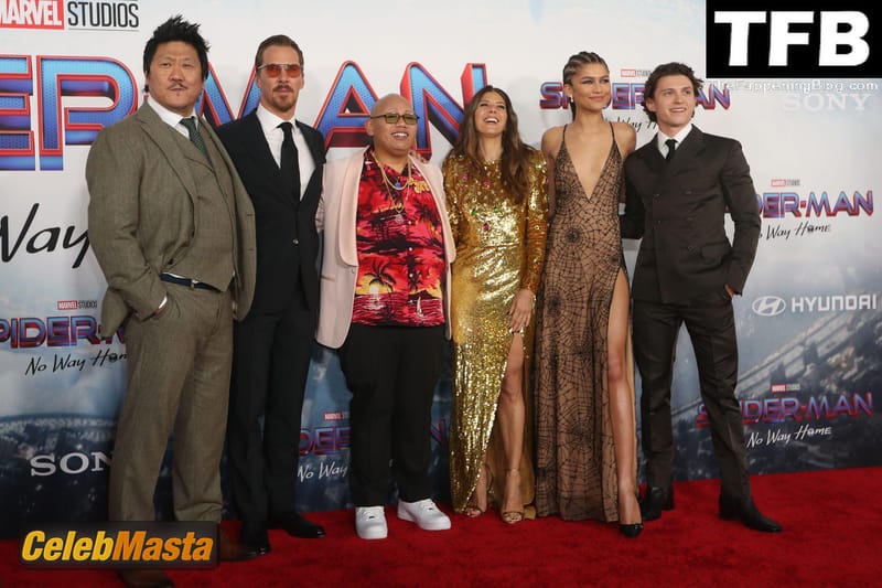 Zendaya Flaunts Her Small Tits at the LA Premiere of Spider-Man: No Way Home Photo Gallery photo 4