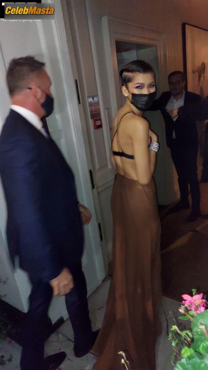 Zendaya Sexy Seen Flaunting Her Gorgeous Body In A Gown At The Dune Film Premiere Afterparty In London Photo Gallery photo 2