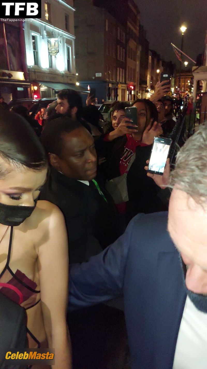 Zendaya Sexy Seen Flaunting Her Gorgeous Body In A Gown At The Dune Film Premiere Afterparty In London Photo Gallery photo 3