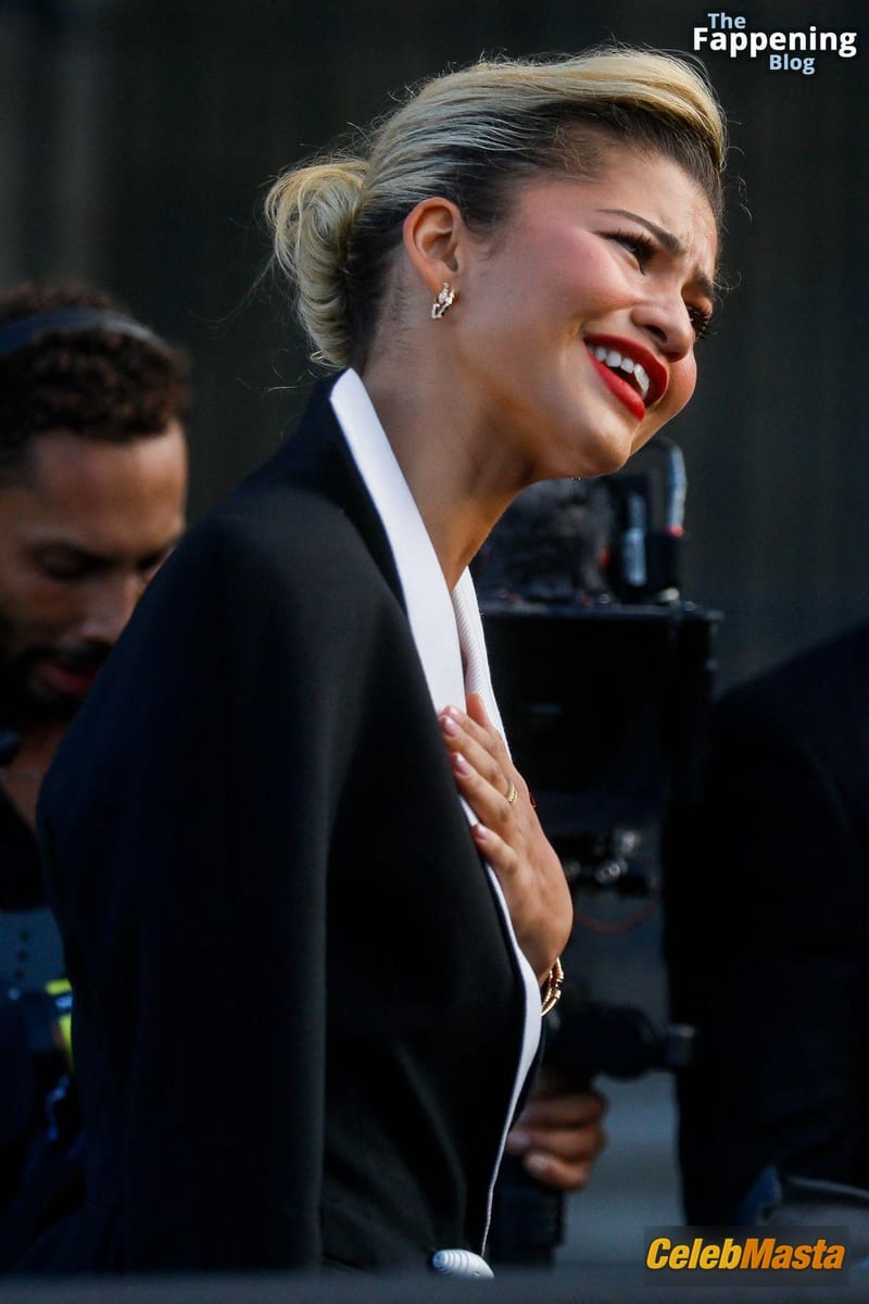 Zendaya Sexy And Bold Stuns At Louis Vuitton Paris Show Photo Gallery photo 2