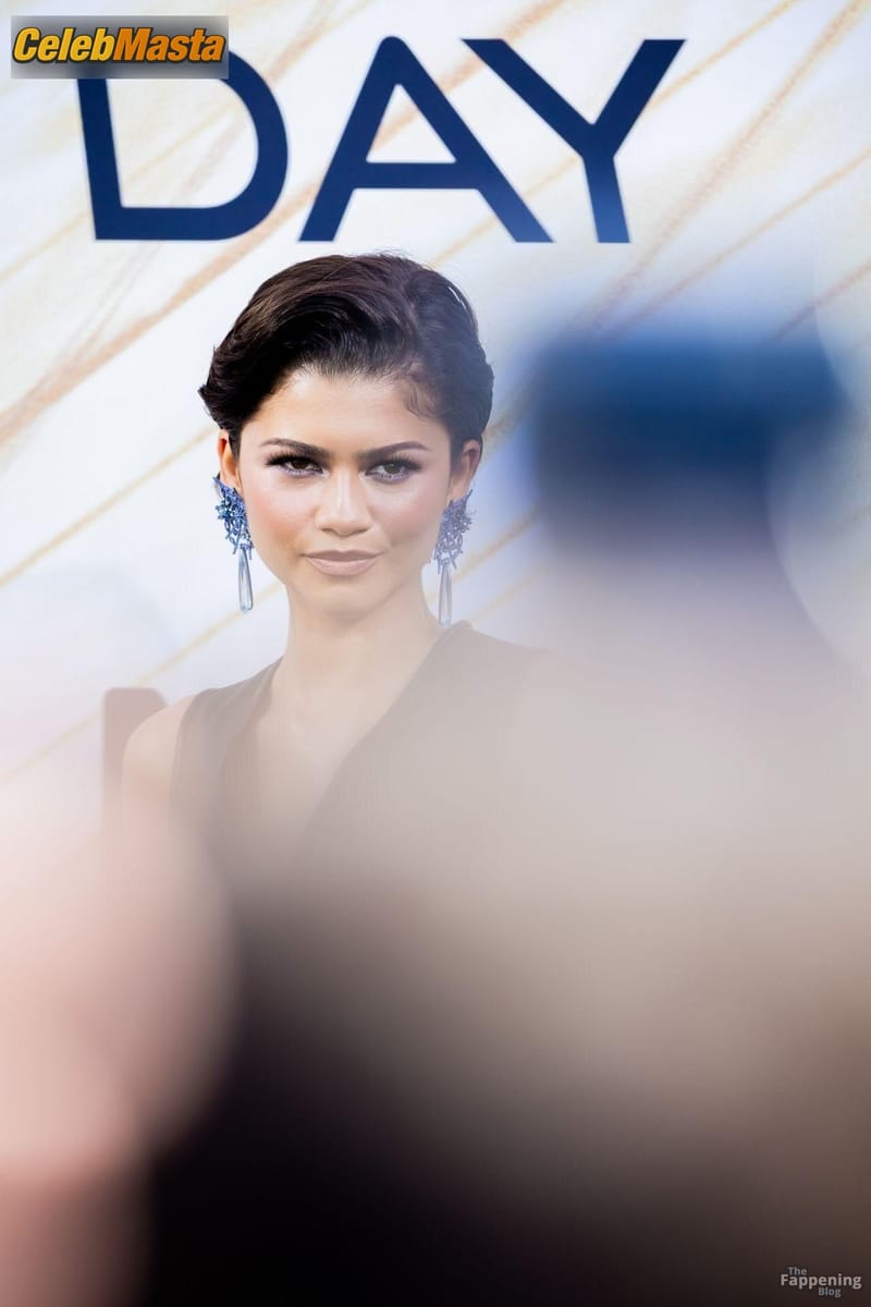 Zendaya Sexy Flaunts Her Hot Figure At The “Spider-Man: Brand New Day” Fan Event In Berlin Photo Gallery photo 3