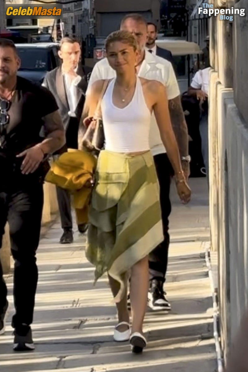 Zendaya Sexy Shows Off Her Hot Pokes In Paris Photo Gallery photo 3