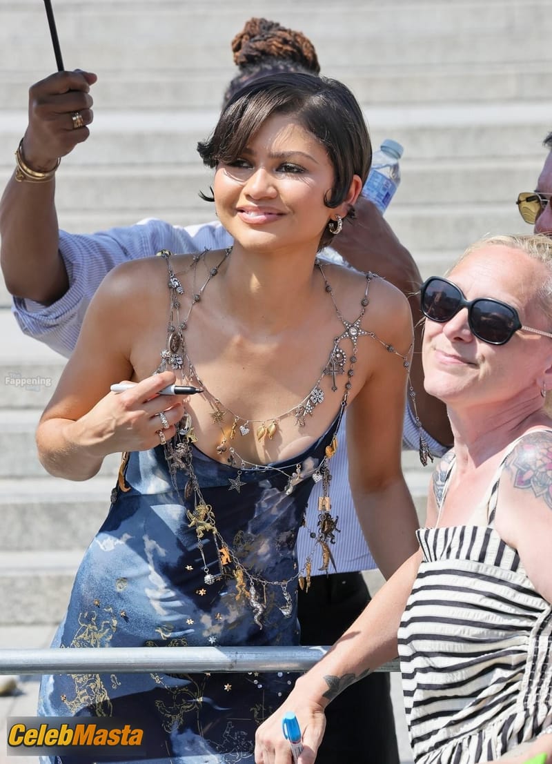 Zendaya Sexy Stuns At The “Spider-Man: Brand New Day” Photo Call In London photo 2