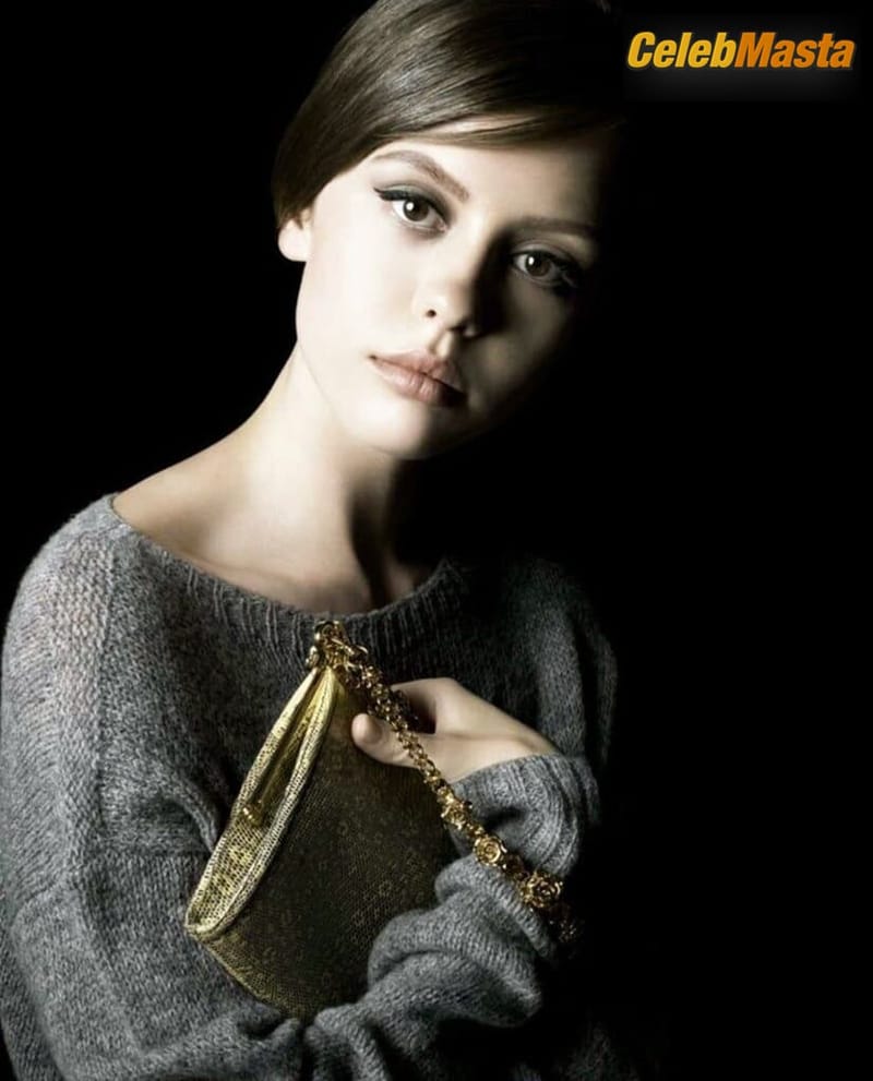 Mia Goth Sexy Photos Collection photo 4