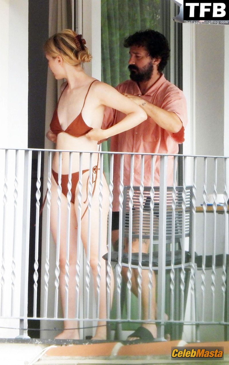 Mia Goth Sexy Seen Topless Showing Off Her Sideboob In Portofino Photo Gallery photo 4