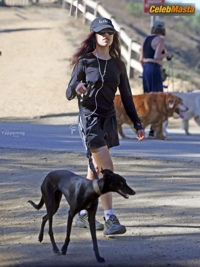 Jenna Ortega Sexy And Braless Spotted Showing Off Her Hot Pokies And Legs At Runyon Canyon Park In LA Photo Gallery photo 2