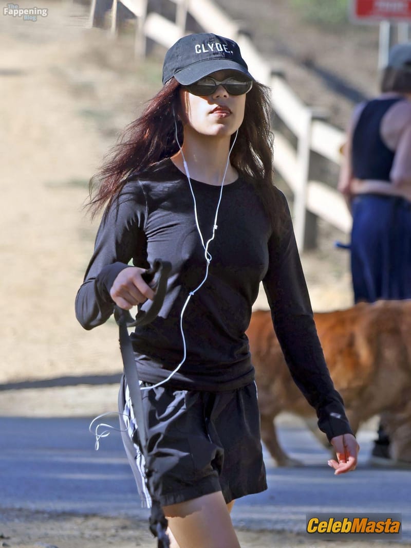 Jenna Ortega Sexy And Braless Spotted Showing Off Her Hot Pokies And Legs At Runyon Canyon Park In LA Photo Gallery photo 3