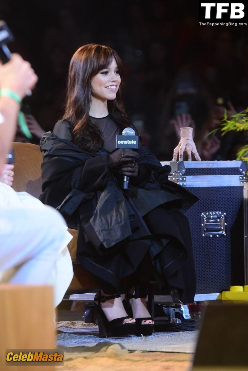 Jenna Ortega Sexy Appearance at CCXP 22 in Sao Paulo Photos Collection photo 3