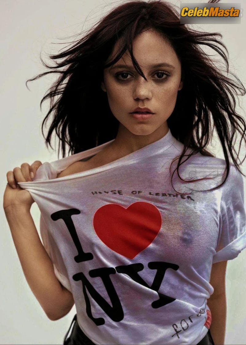 Jenna Ortega Sexy Photos Flashing Her Luscious Tits photo 2