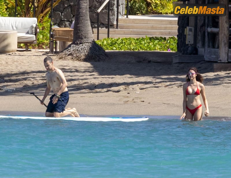 Margaret Qualley Sexy Seen With Jack Antonoff Showing Off Her Spicy Bikini Body At The Ocean In Hawaii Photo Gallery photo 2