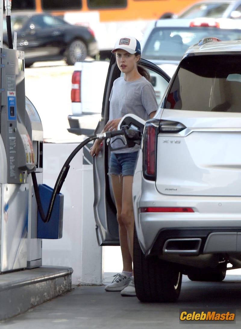 Margaret Qualley fills up her tank with some gas amid the COVID-19 pandemic in Los Angeles, California Photo Gallery photo 2