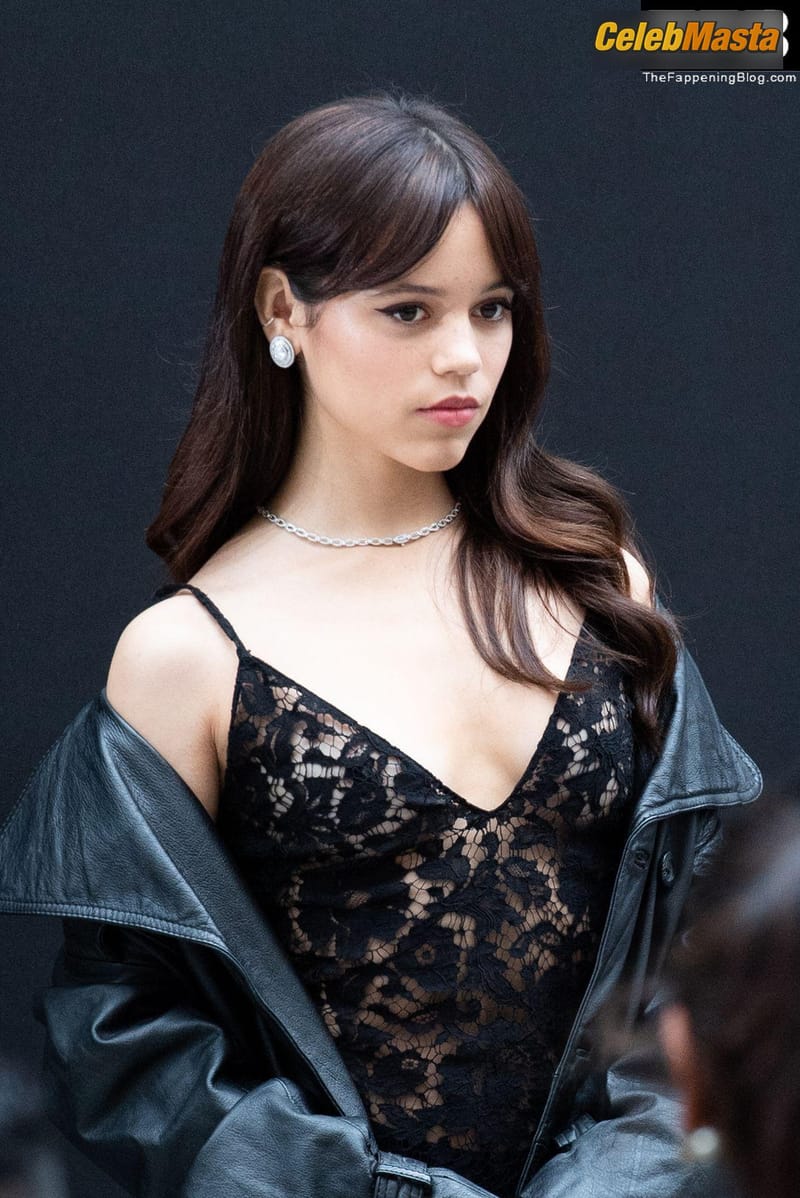 Jenna Ortega Sexy Seen Flaunting Her Hot Cleavage At The Valentino Fashion Show In Paris Photo Gallery photo 2