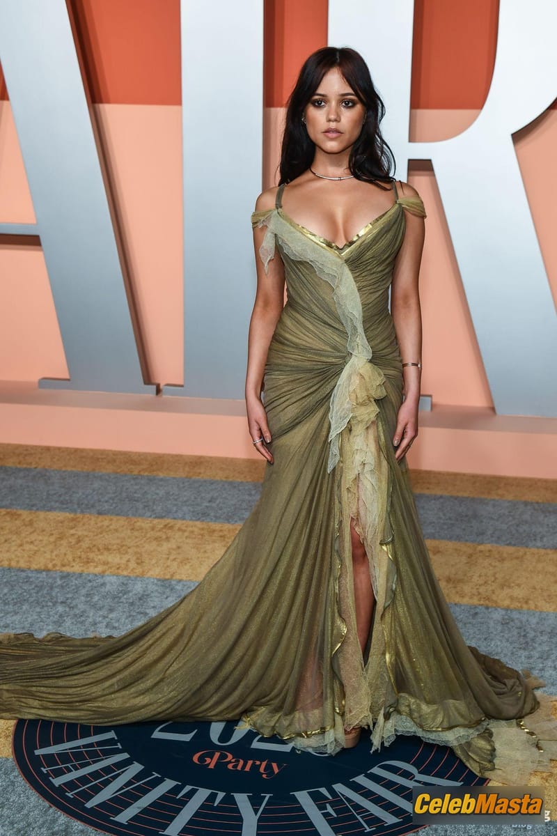 Jenna Ortega Sexy Shows Off Her Stunning Cleavage At The Vanity Fair Oscar Party In Beverly Hills Photo Gallery photo 4