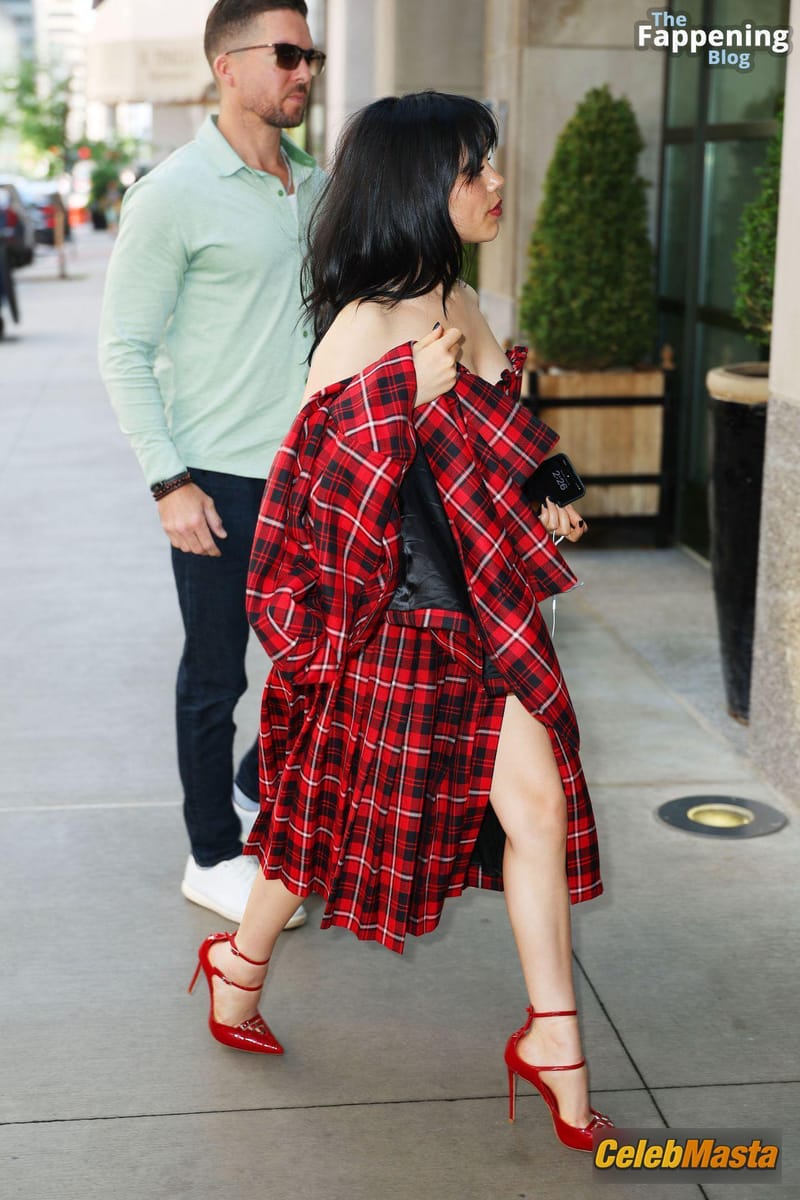 Jenna Ortega Sexy Stuns In New York City Streets Photo Gallery photo 2