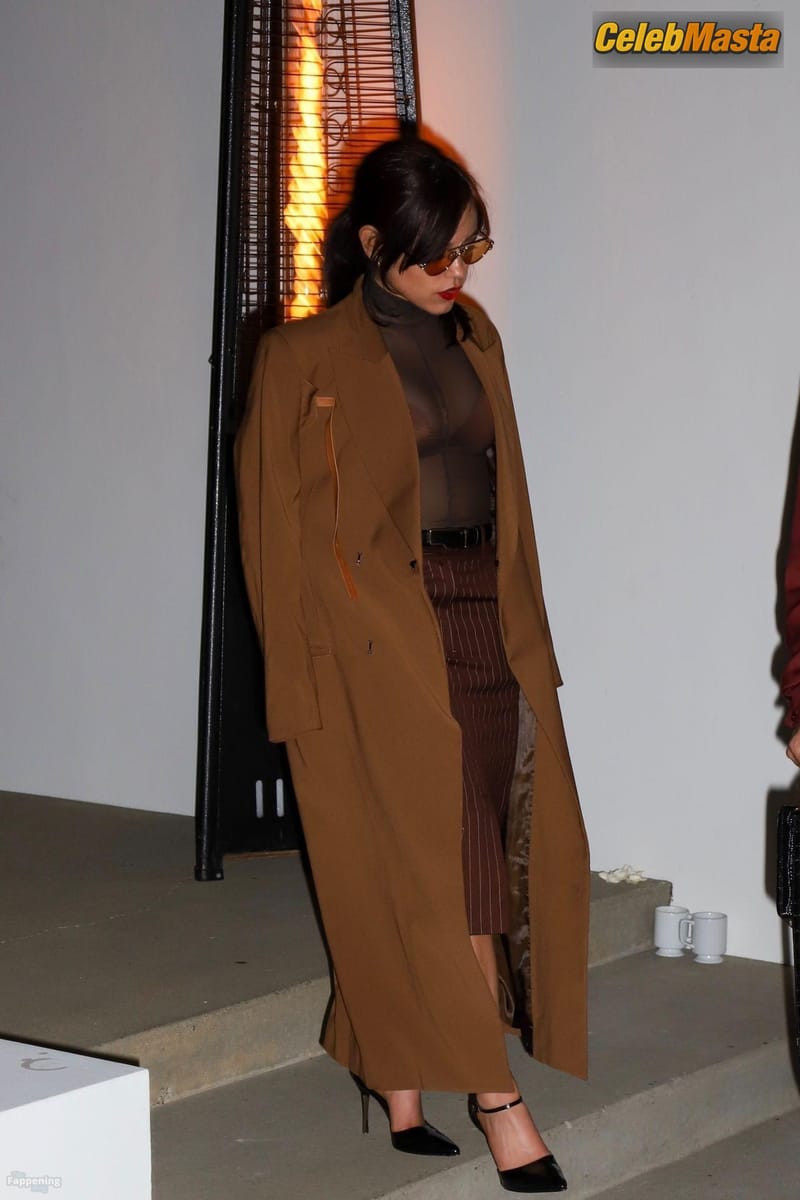 Jenna Ortega Sexy Spotted Flashing Her Hot Bra While Attending A Private Pre-Oscars Party In Beverly Hills Photo Gallery photo 4