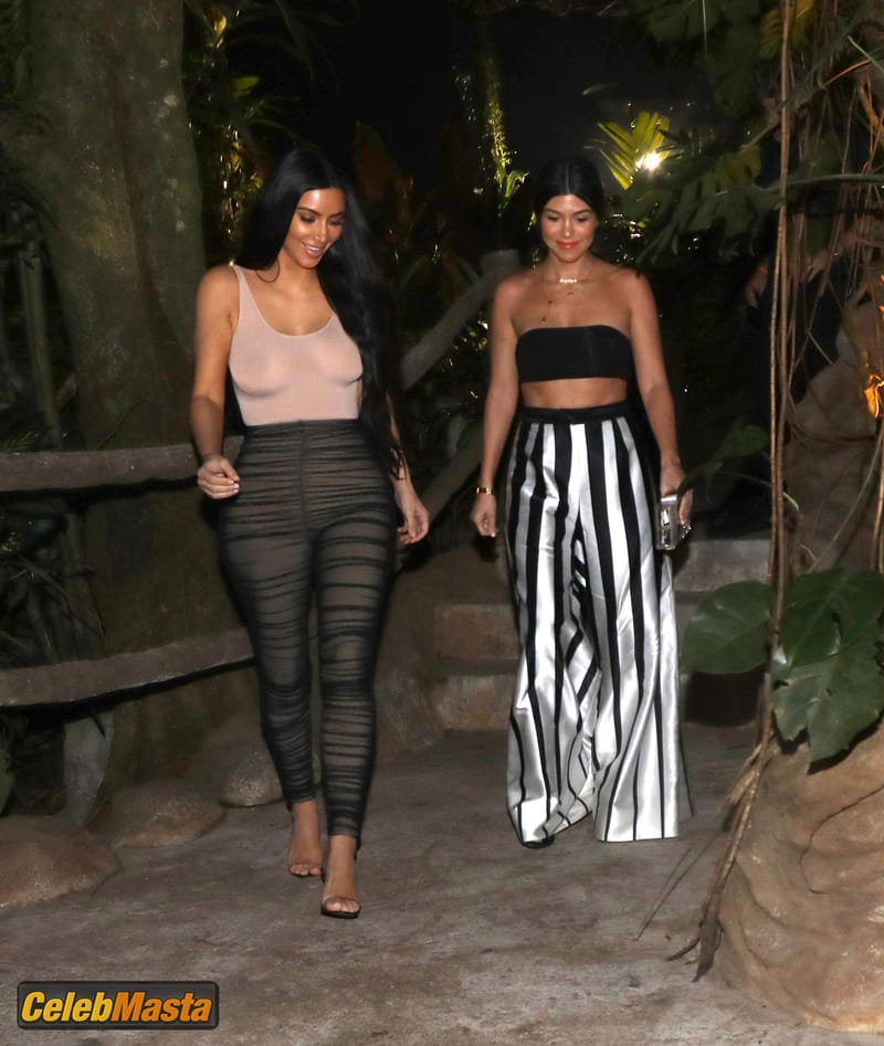 Kim Kardashian Braless in Costa Rica Photo Gallery photo 2