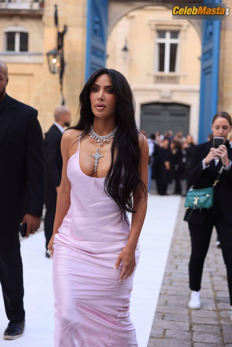 Kim Kardashian Flaunts Her Sexy Boobs At Paris Fashion Week Photo Gallery photo 2