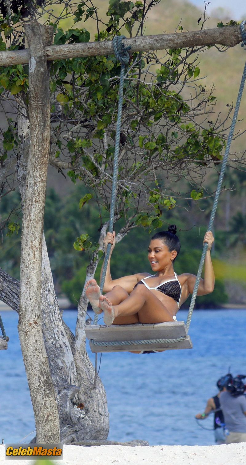 Kim Kardashian And Kourtney On the Beach and on A Huge Boat in Bali Photo Gallery photo 1