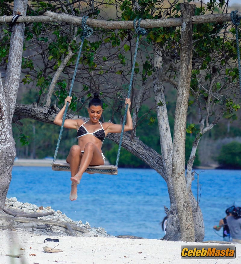 Kim Kardashian And Kourtney On the Beach and on A Huge Boat in Bali Photo Gallery photo 2