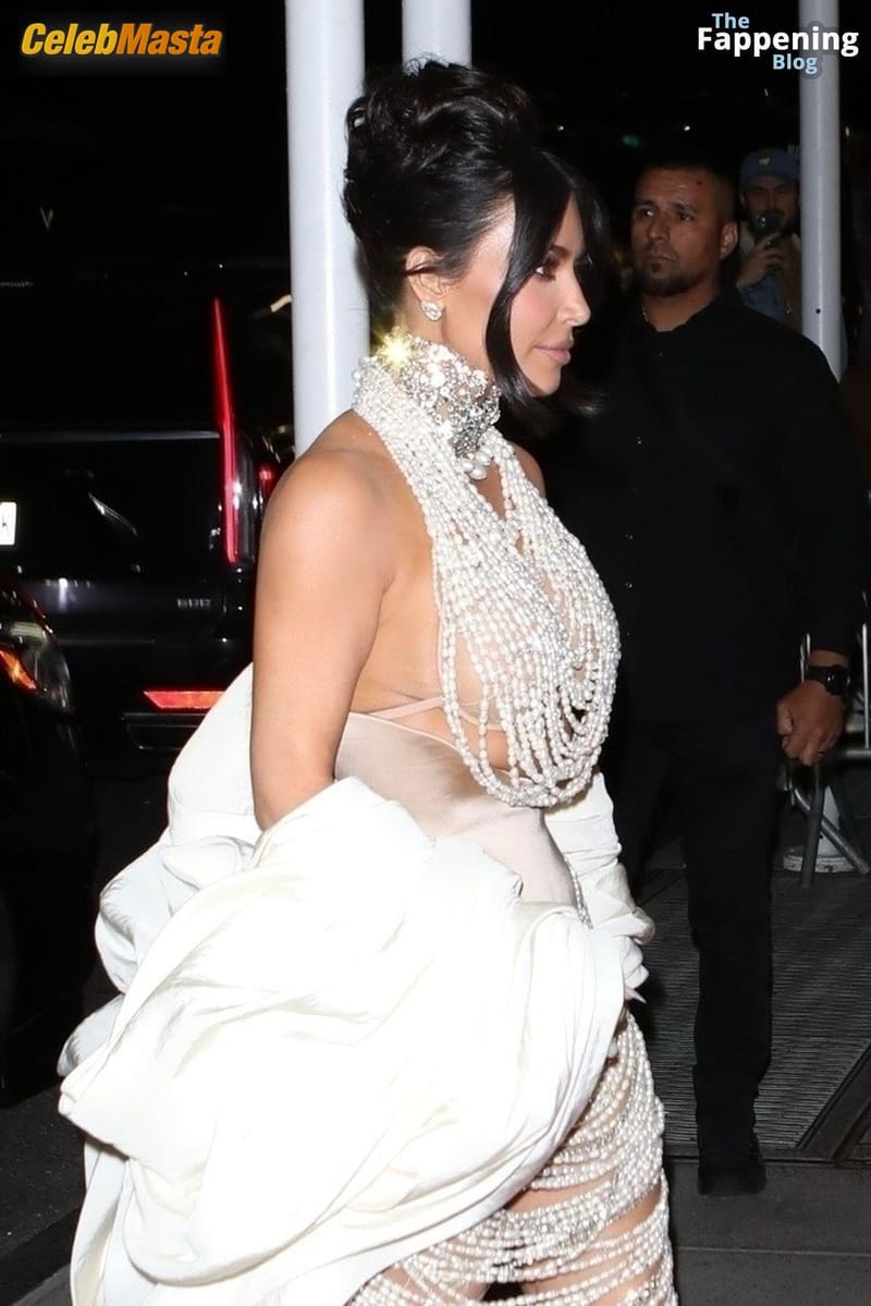 Kim Kardashian Flaunts Her Sexy Assets At The Met Gala In Nyc Photo Gallery photo 2